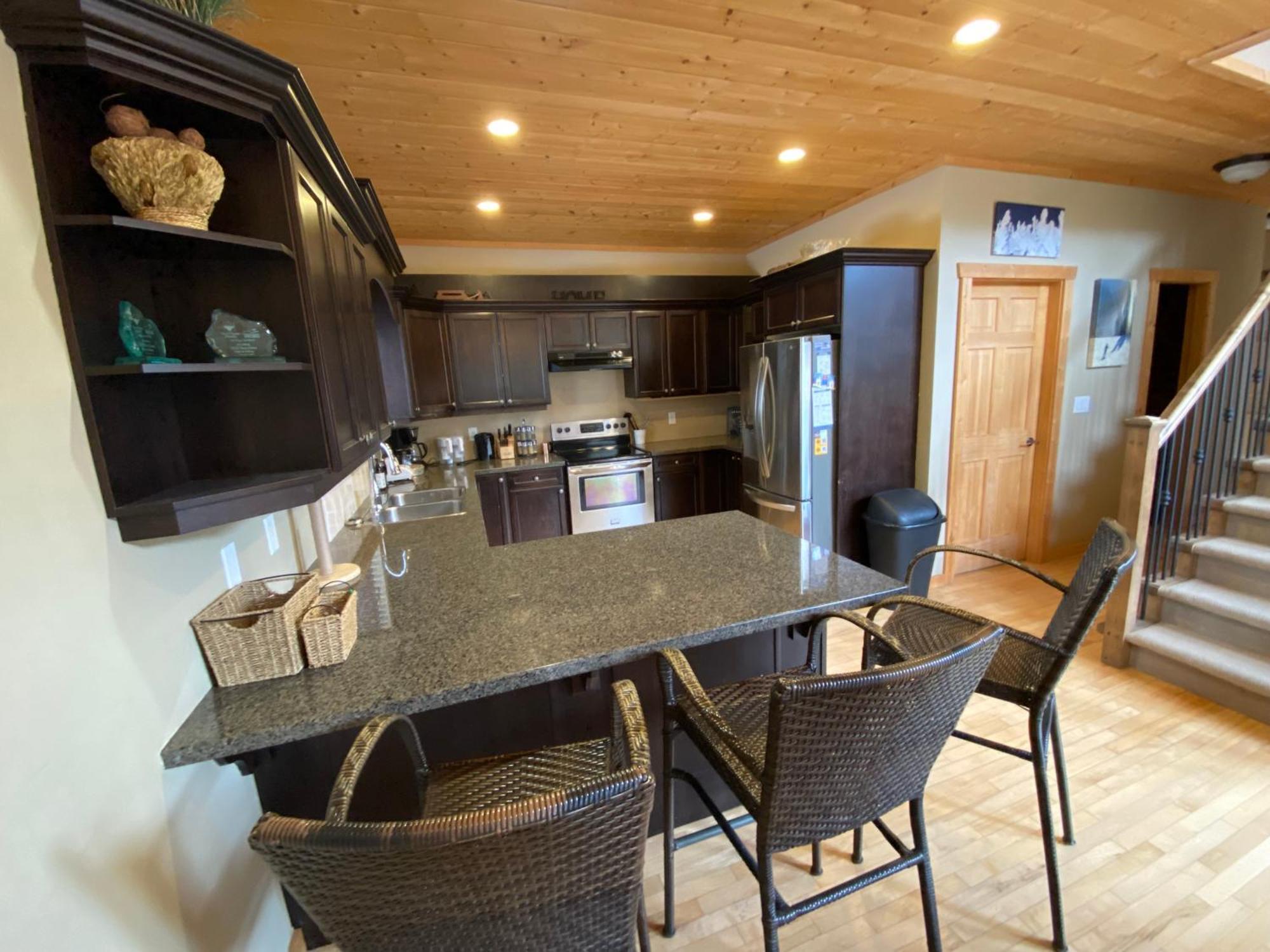 Morrisey Chalet At Sun Peaks Exterior photo
