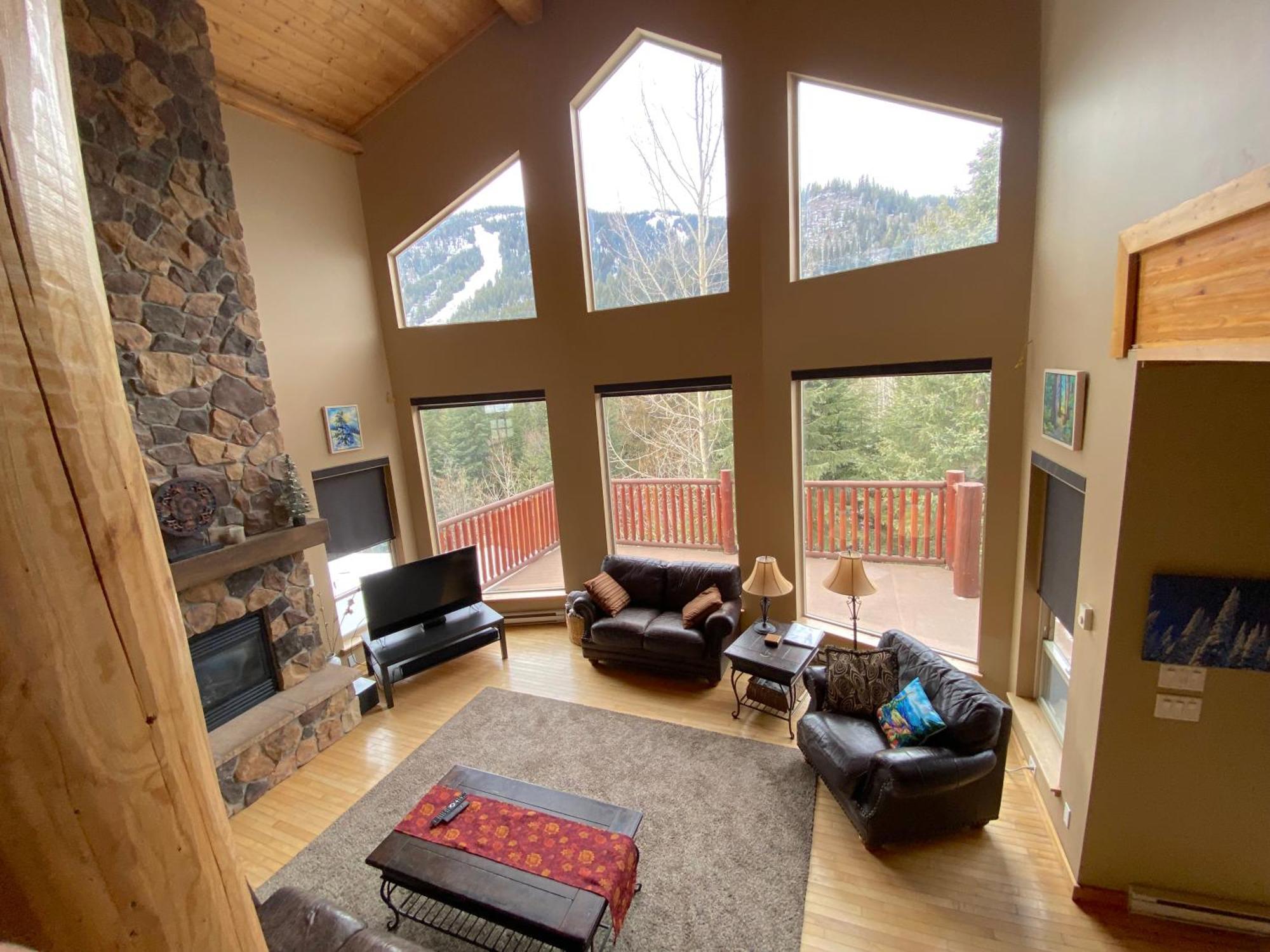 Morrisey Chalet At Sun Peaks Exterior photo